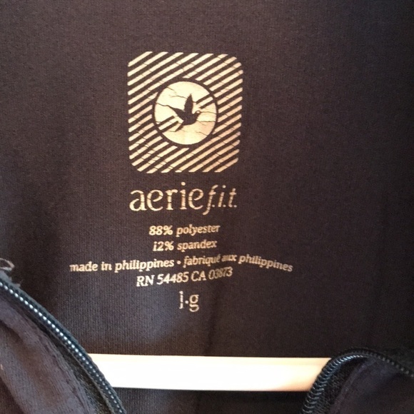 Aerie fit brand size L pullover 1/4 zip top - Picture 2 of 4